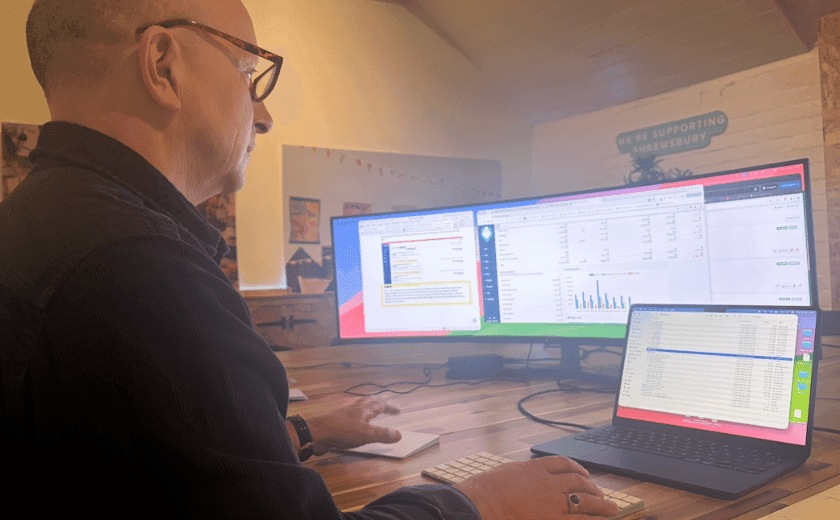 Office staff using TeamPoint to Invoice customers